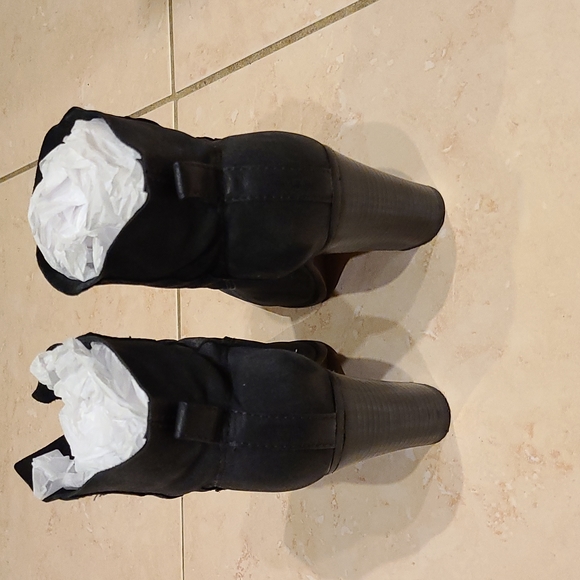 Vince Camuto Feina Bootie - Picture 3 of 5